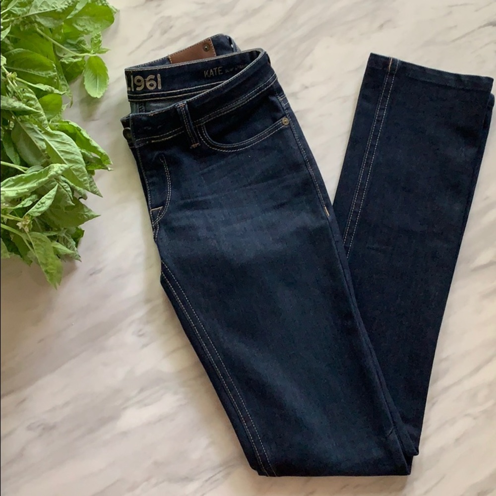 NWOT never worn DL1961 straight leg